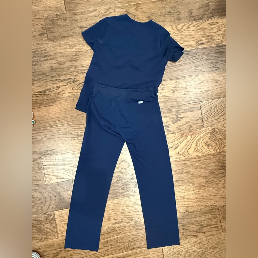Figs navy scrub set